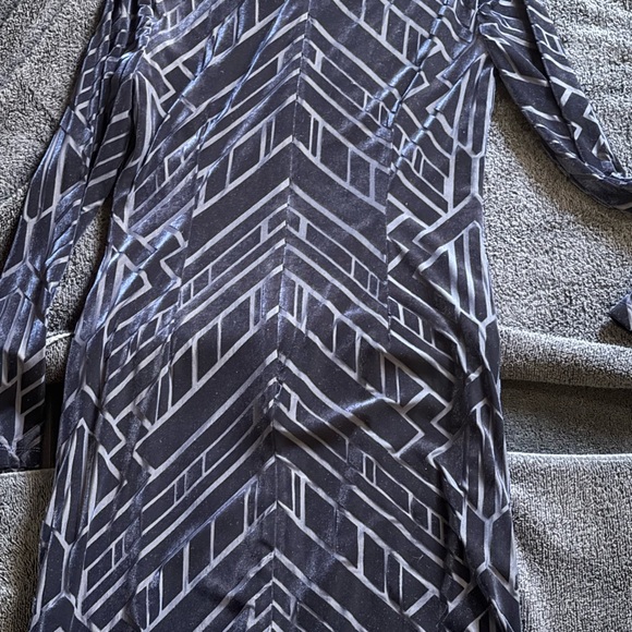Vince Camuto size 4 Geometric Patterned Dress. Velour w stretch. Dark blue. - Picture 3 of 8
